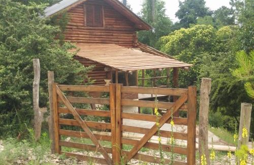 Villa General Belgrano Cabin | Inviting Cabaña Atha Iti: Pet-Friendly Retreat with Kitchen