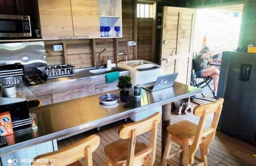 El Penol Villa | Cozy Cabaña with Jacuzzi and Free Wifi for Families