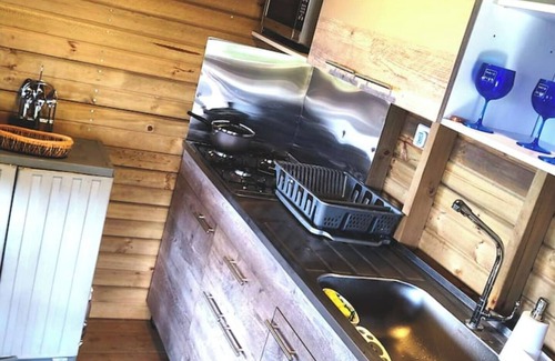 El Penol Villa | Cozy Cabaña with Jacuzzi and Free Wifi for Families