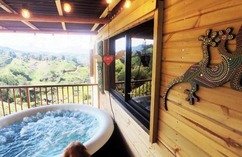El Penol Villa | Cozy Cabaña with Jacuzzi and Free Wifi for Families