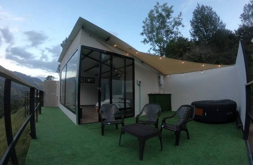 Tibirita Cabin | Relaxing Cabaña Bisou with Private Jacuzzi & Pool Access