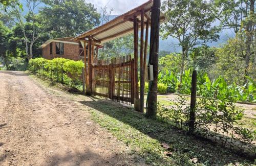 Icononzo House | Pet-Friendly Cabaña Campestre: Perfect for Family Retreats