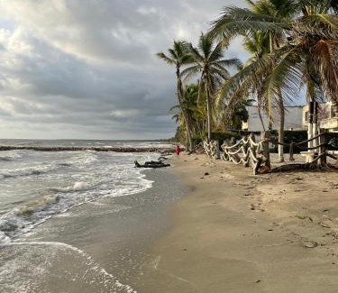 Tolu House | Beachside Cabaña with Pool & AC - Top Rated in Tolú