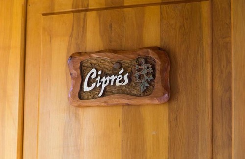 San Carlos de Bariloche House | Pet-Friendly Escape at Cabaña Cipres for Families