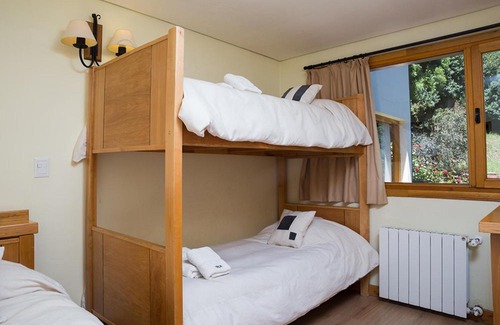San Carlos de Bariloche House | Pet-Friendly Escape at Cabaña Cipres for Families