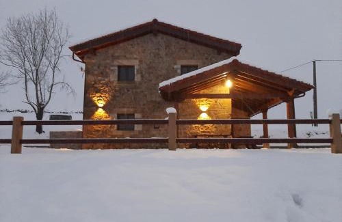 Selaya House | Cozy Cabaña with Hot Tub and Fireplace in Cantabria
