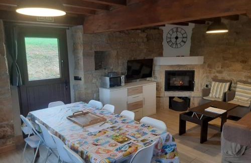 Selaya House | Cozy Cabaña with Hot Tub and Fireplace in Cantabria