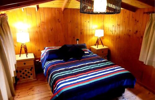 Isla Negra House | Cozy Cabaña Isla Negra: Pet-Friendly with Hot Tub Access