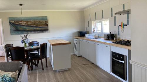 Puerto Varas House | Cozy Cabaña with Lake Views - Guest Rated 9.7/10