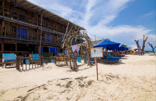 Bocachica Hotel | Pet-Friendly Cabaña Coral Azul with Private Beach Access