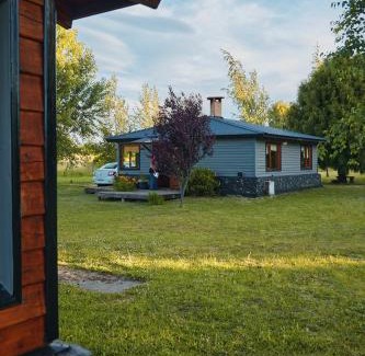 Trevelin Ski Chalet | Pet-Friendly Retreat at Cabaña Cordón Situación - 8.9/10