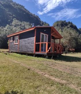 Los Ladrillos House | Top-Rated Cabaña Cordillera: Pet and Child Friendly Retreat