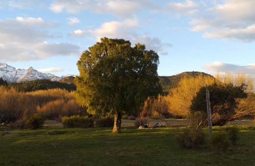Trevelin Ski Chalet | Idyllic Cabaña de CAMPO Altos del Futaleufu by the River