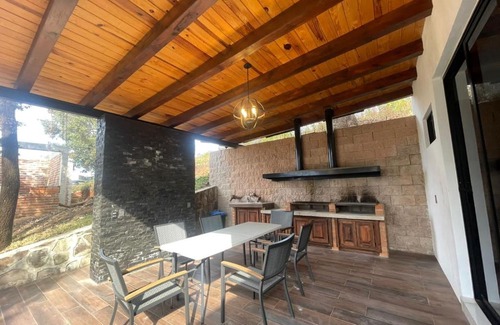 Mazamitla House | Pet-Friendly Haven: Cabaña de la Cascada - Guest Rated 10/10