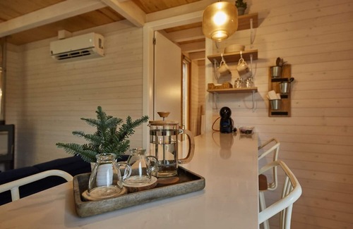 O Pino Cabin | Charming Cabaña de las Azaleas with Pool and Kitchen Amenities