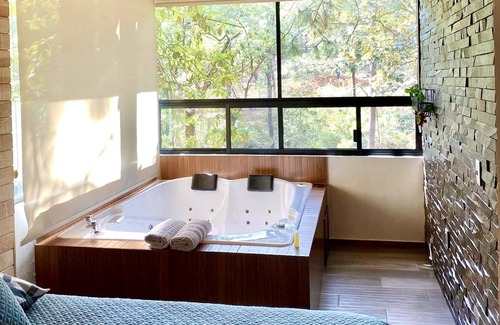 Mazamitla Cabin | Cozy Cabin with Hot Tub and Forest Views, Perfect for Families