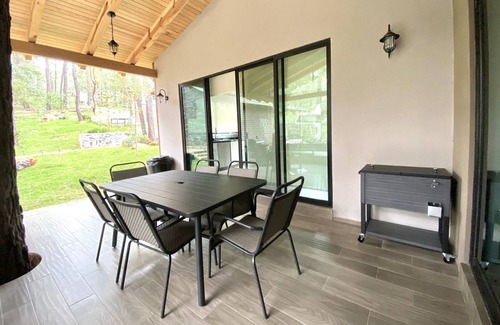 Mazamitla Cabin | Cozy Cabin with Hot Tub and Forest Views, Perfect for Families