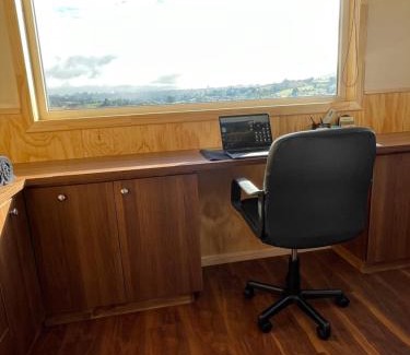 Castro House | New Hermosa Cabin in Llau Llao: Ideal for Families & Pets