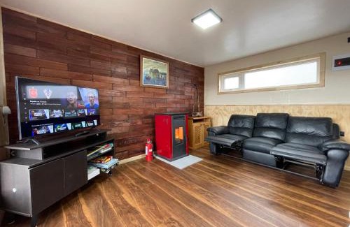 Castro House | New Hermosa Cabin in Llau Llao: Ideal for Families & Pets