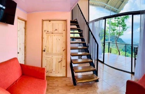 Canton Parrita Ski Chalet | Relaxing Family Retreat at Cabaña de Montaña with Pool