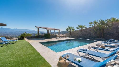 El Borge House | Discover Cabaña de Piedra El Borge: Family-Friendly Retreat