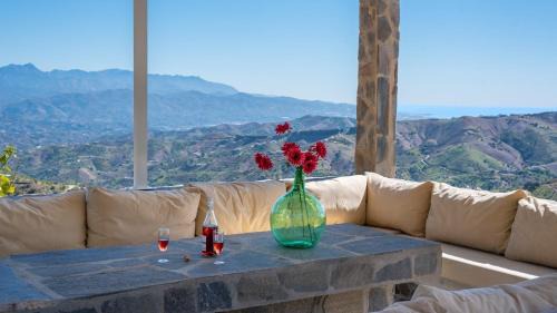 El Borge House | Discover Cabaña de Piedra El Borge: Family-Friendly Retreat