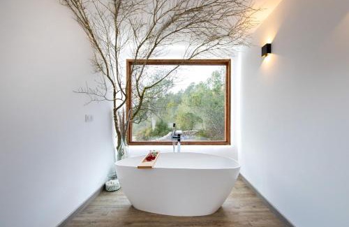 Canyelles Cabin | Serene Cabaña del Bosque with Hot Tub - Rated 8.4/10