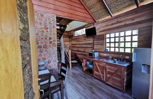 La Fortuna Cabin | Pet-Friendly Cabaña del Lago Fortuna with Spa & Breakfast