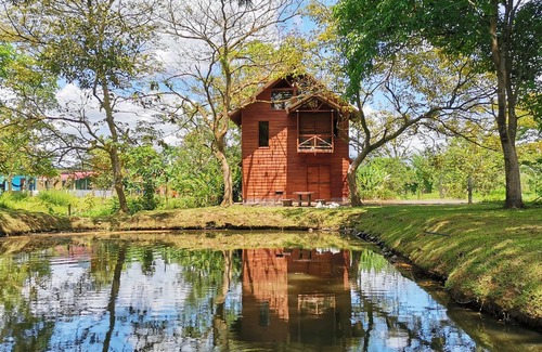 La Fortuna Cabin | Pet-Friendly Cabaña del Lago Fortuna with Spa & Breakfast
