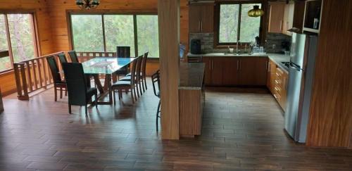 Mazamitla Ski Chalet | Cozy Forest Cabin for 24 Guests - Pet and Child Friendly