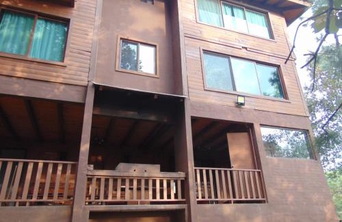 Mazamitla Ski Chalet | Cozy Forest Cabin for 24 Guests - Pet and Child Friendly