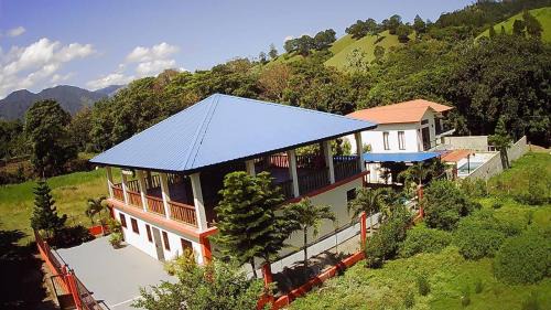 Pinar Quemado House | Discover Cabaña Don Tobo: Oceanfront Paradise in Jarabacoa