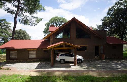 Tapalpa House | Pet-Friendly Paradise: Cabaña El Ensueño with Pool & More