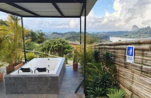 Guatape House | Discover Cabaña el Mirador Azul: Pet-Friendly Retreat