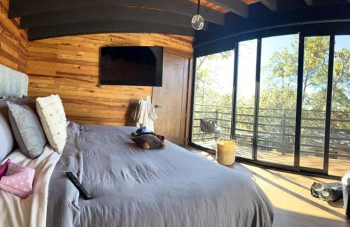 Mazamitla House | Serene Cabin Retreat with Outdoor Jacuzzi in the Forest
