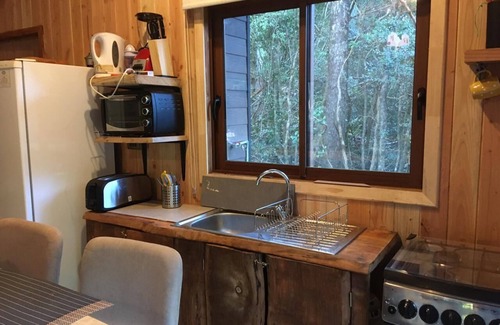 Pucon Cottage | Cozy Cabaña en el Bosque: Family-Friendly Retreat
