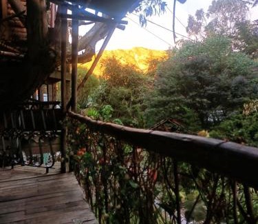 Usaquen House | Pet-Friendly Cabaña en el Árbol La Calera with Hot Tub