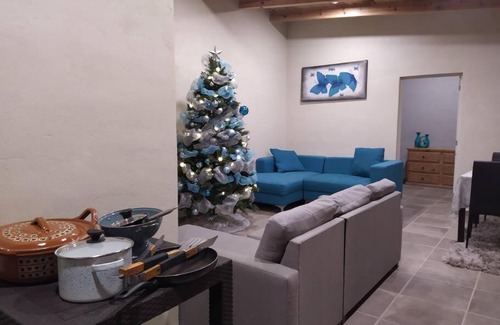 San Antonio de Las Alazanas Ski Chalet | Scenic Cabaña en Mesa de las Tablas with Pet-Friendly Access