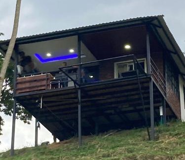 Samana Resort | Cabaña en Norcasia con Jacuzzi, piscina agua de manantial y opción de atracciones extremas Paraíso Xtreme