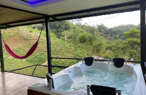 Samana Resort | Cabaña en Norcasia con Jacuzzi, piscina agua de manantial y opción de atracciones extremas Paraíso Xtreme