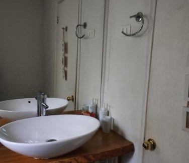 Valdivia House | Charming Casa de Campo: Family-Friendly Retreat Near City