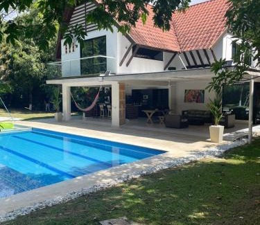 Santa Fe de Antioquia House | Pet-Friendly Cabaña in Santafe de Antioquia with Pool
