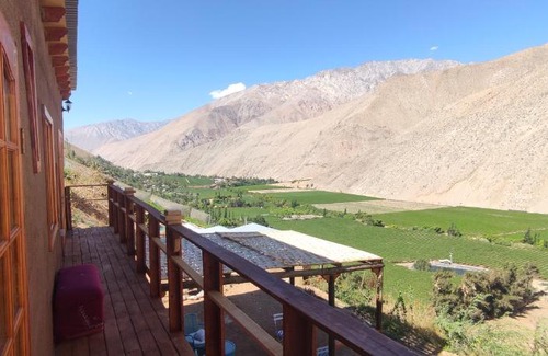 Paihuano House | Scenic Hojitas de Laurel Cabin: Pet & Child Friendly Stay