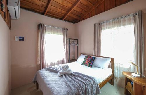 Penas Blancas House | Discover Cabaña ITZE: Family-Friendly Retreat with High Ratings