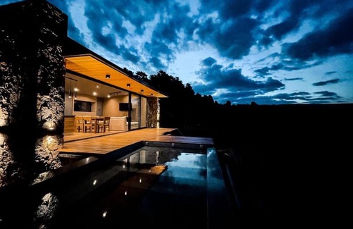 Villa Berna House | Lovely Cabaña La Alemana: Oceanfront Retreat with Pool
