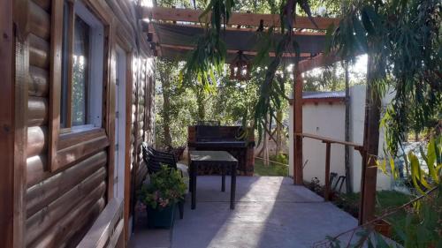 Trelew Cabin | Discover Cabaña La Escondida: Family-Friendly Retreat