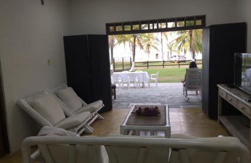 San Antero House | Pet-Friendly Cabaña La Niña Cande with Oceanfront Views