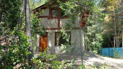 Lago Puelo Cabin | Exceptional Cabaña la Vertiente: Family-Friendly Retreat