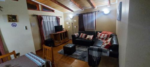 Valparaiso House | Discover Cabaña Las Orquideas 1: Family-Friendly Retreat