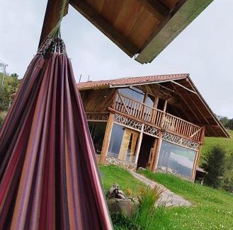 Chordeleg House | Inviting Cabaña Lato_puzhio: Pet-Friendly Retreat with Hot Tub